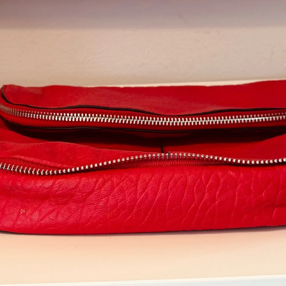 Vince Camuto Crossbody Bag Purse Scarlet Red 100% Genuine Leather Pockets Galore - Picture 7 of 13